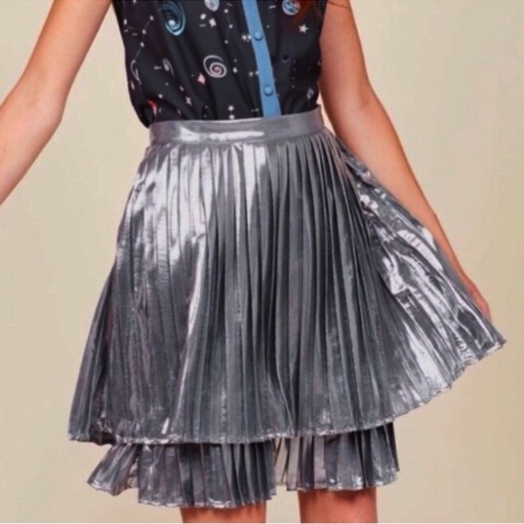 Modcloth Dresses & Skirts - ModCloth Silver Metallic Pleated Tiered Skirt Size Large